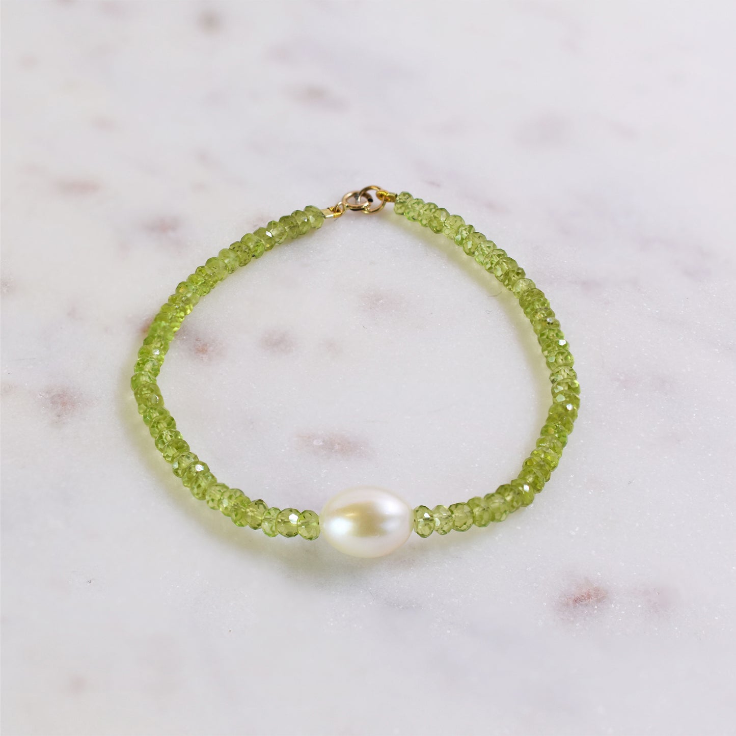 14k Peridot White Freshwater Pearl Bracelet 7.5"